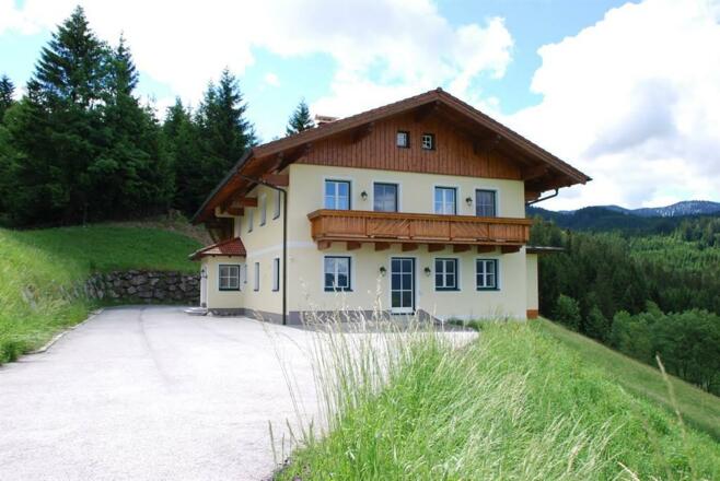 Wohnhaus mit Ferienwohnungen