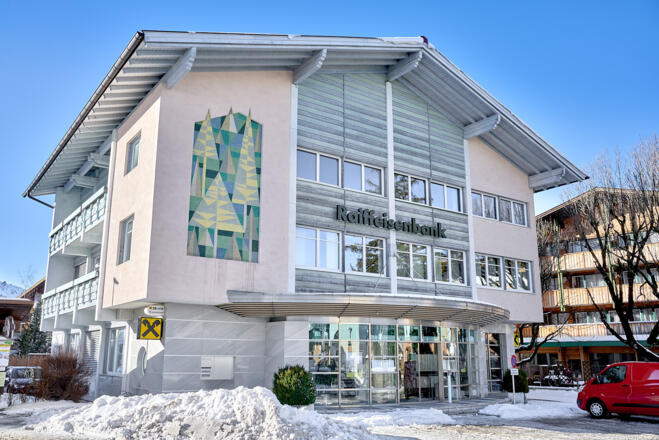 Hauptanstalt Raiffeisenbank Tannheimer Tal mit Bankomat