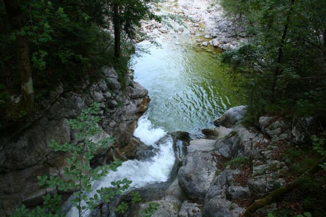 das Wasserfallbecken
