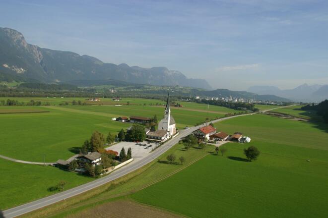 Kirche St. Leonhard Vogelperspektive