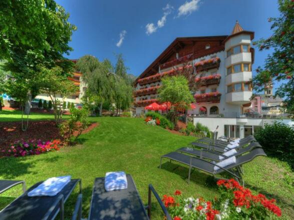 Das Posthaus stubai &amp; smart Liegewiese 1