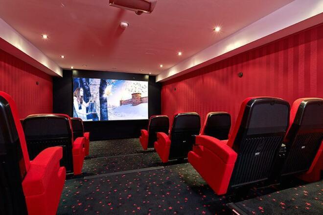 Alpeiner Nature Resort-Kinosaal.jpg