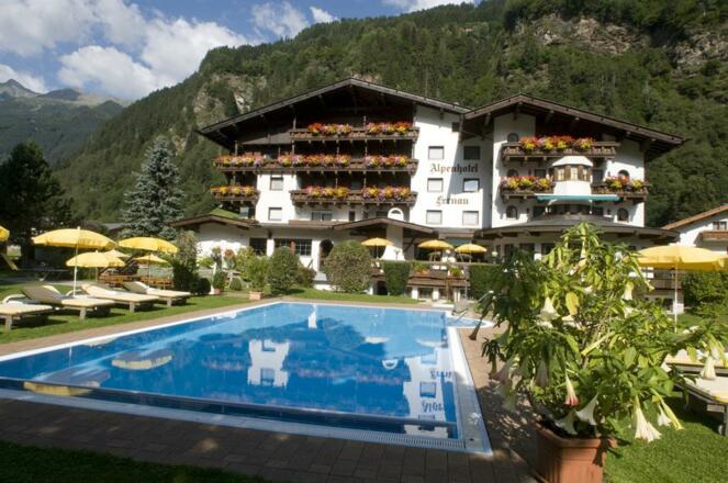 Alpenhotel Fernau Neustift Aussenansicht Sommer