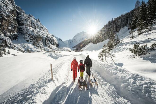 TVBStubaiTirol_AndreSchoenherr_Tobogganing_04_300d