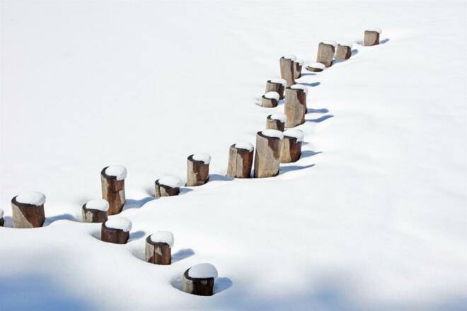 tiefverschneite Pfade