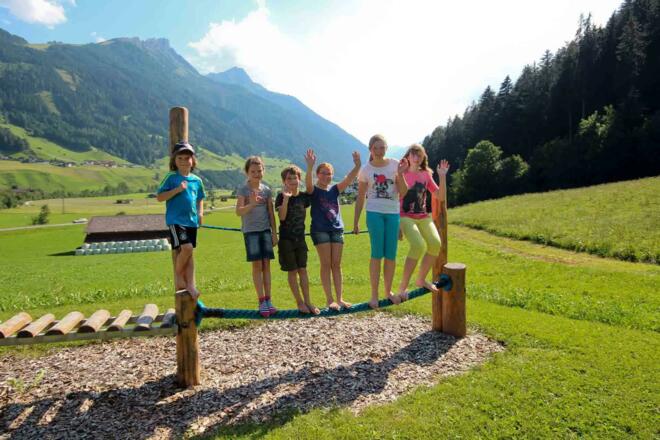 Abenteuerspielplatz für Kinder - BALANCIERGERÄTE
