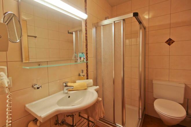 Doppelzimmer Bad mit Dusche