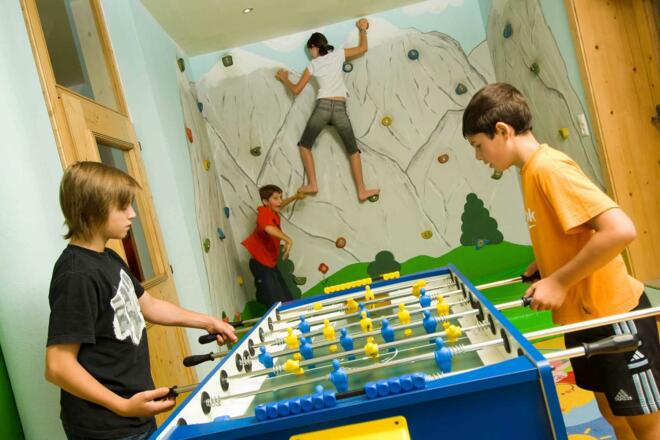 Kinderspielzimmer mit Tischfußball