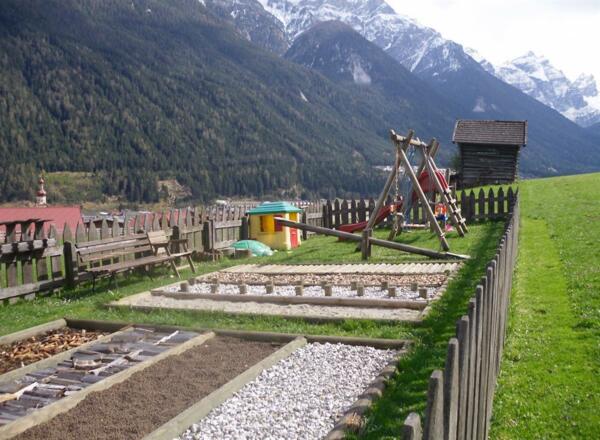 Roasnhof Barfussbereich und Spielplatz