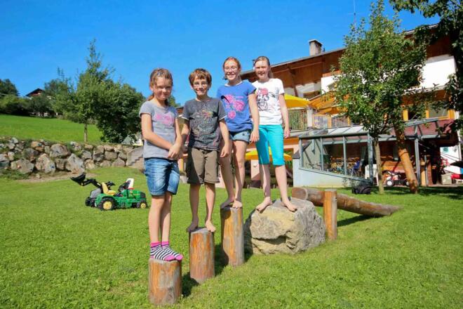 Abenteuerspielplatz für Kinder - TURNGERÄTE