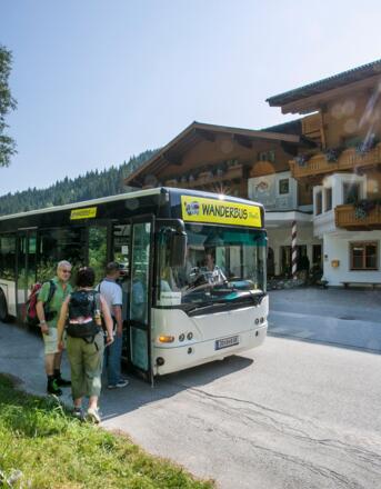 Der Wanderbus ist für alle Alpenhof-Gäste gratis