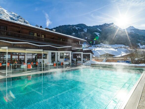 Winter Happy Stubai Hotel Hostel Neustift Stubaita