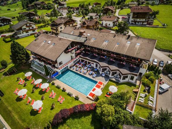 Happy_Stubai_Hotel_Hostel_Neustift_Stubaital_Ausse