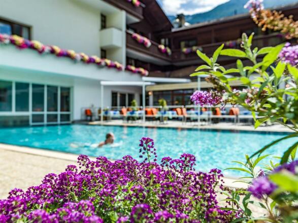 Happy_Stubai_Hotel_Hostel_Neustift_Stubaital_Ausse