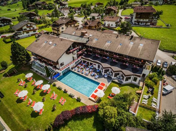 Happy_Stubai_Hotel_Hostel_Neustift_Stubaital_Ausse