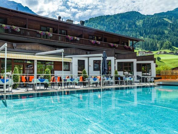 Happy_Stubai_Hotel_Hostel_Neustift_Stubaital_Garte