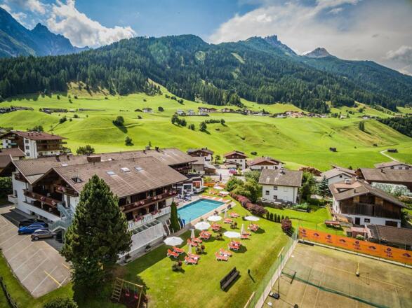 Happy_Stubai_Hotel_Hostel_Neustift_Stubaital_Ausse