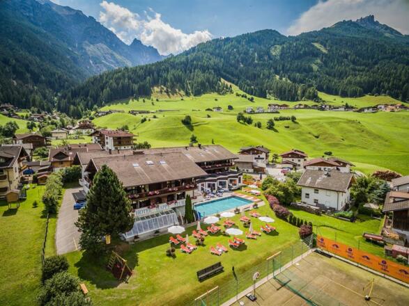 Happy_Stubai_Hotel_Hostel_Neustift_Stubaital_Ausse