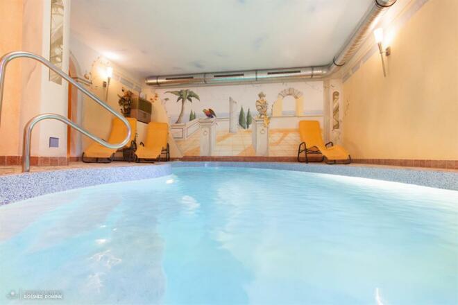 Schwimmbad mit Massagedüsen