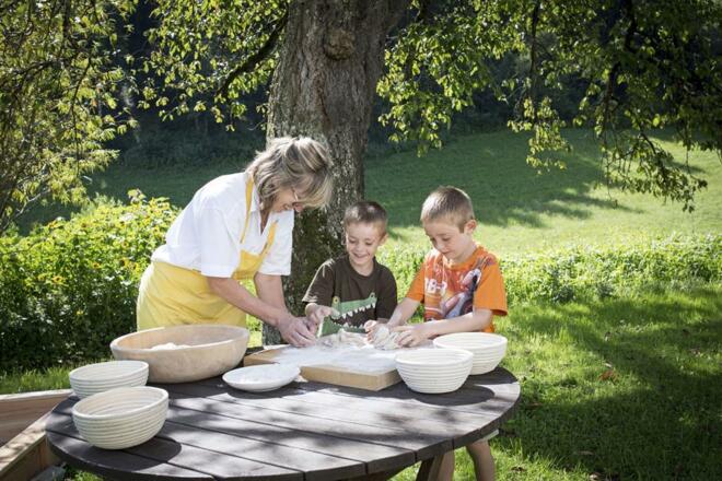 Brotbacken am Biohof Sturmhof