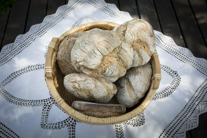 selbstgemachtes Brot am Biohof Sturmhof