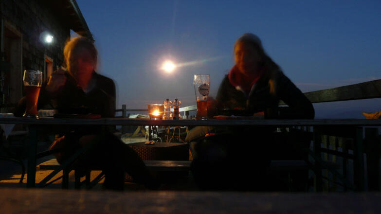 Bei Vollmond den Tag ausklingen lassen.