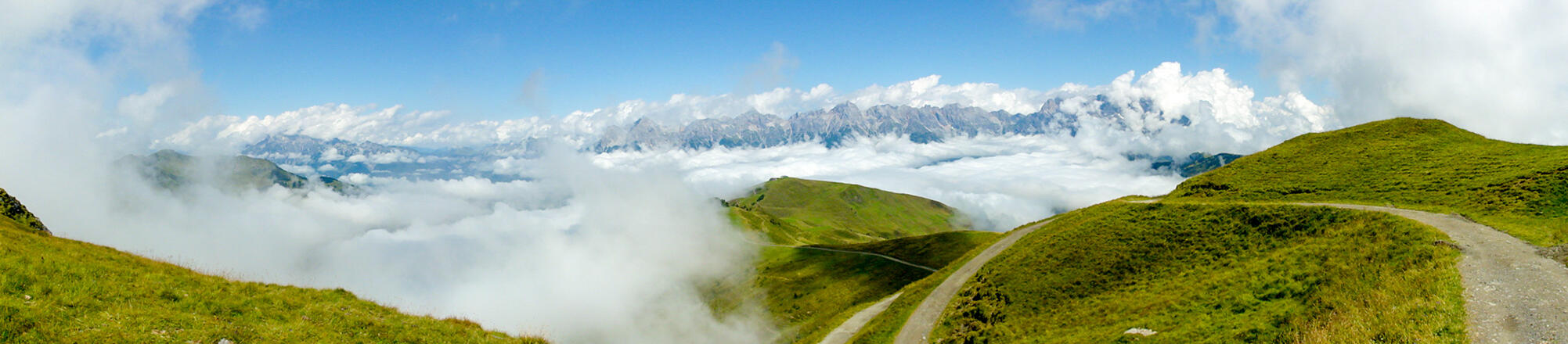 Prächtiger Ausblick über das Wolkenmeer vom Hundstein Richtung Steinernes Meer