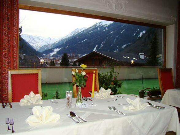 Speisesaal mit Blick auf den Gletscher