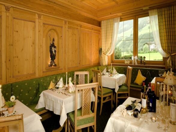 Hotel Maximilian, Neustift im Stubaital, Stüberl