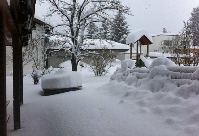 Der Brunnen am Haus mit Winterkleid!