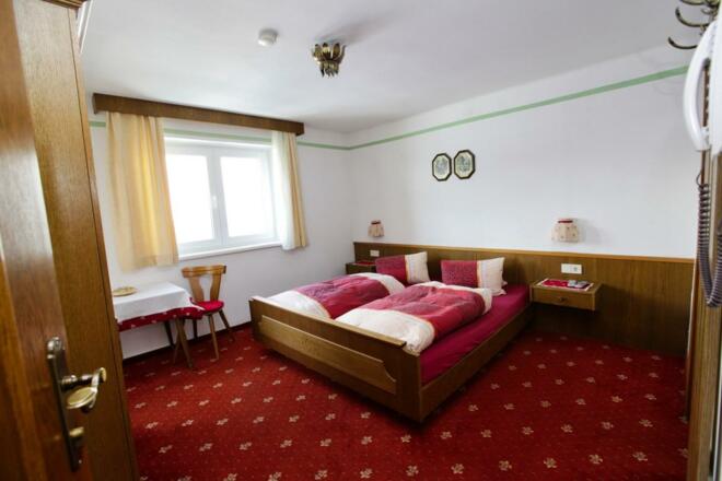 _MG_0033-Zimmer-6- (Medium)