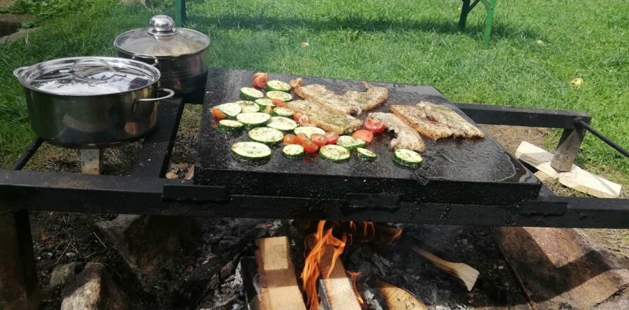 Grillen überm Lagerfeuer