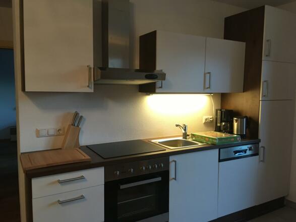 Gut ausgestattete Küchenzeile