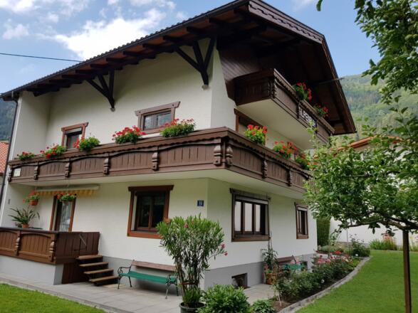 Seitenansicht Gästehaus Alpenruh