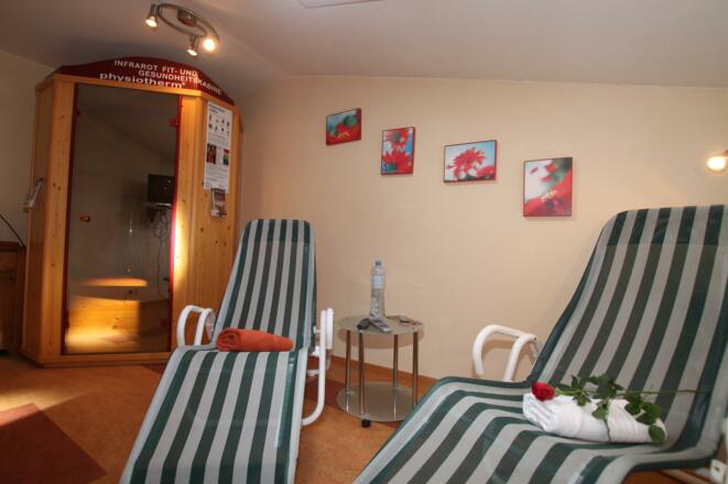 Infrarotkabine mit Ruhebereich