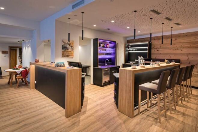 Hotel-Alpenfeuer-Montafon-Bar-Rezeption-02