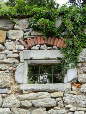 Burgmauer der Burg Kreuzen