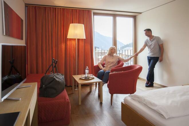 Zimmer mit Model  (2)