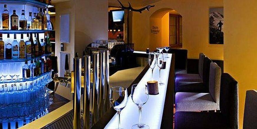 Hotel Bar