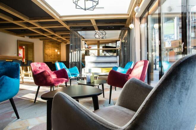 neue café, bar, lounge mit Sonnenterrasse