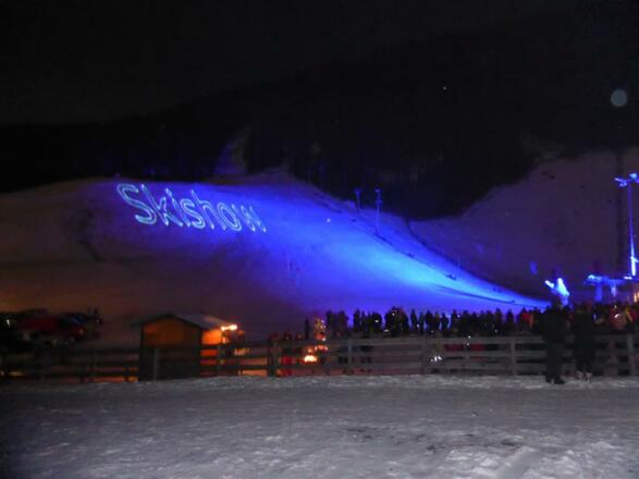 Skishow 200 m entfernt vom Haus