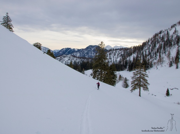 nach den Thoraualmen am Hang entlang aufwärts queren