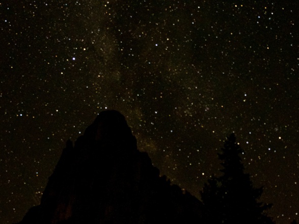 Da Umriss vom Herndl undan Sternenhimme.