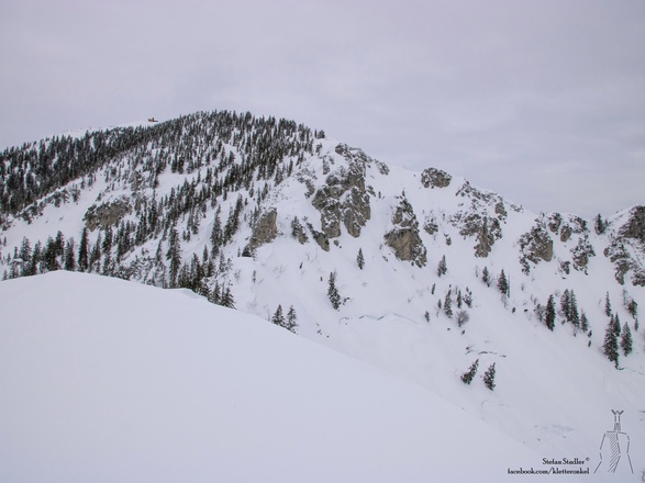 Blick vom Gipfel auf den Hochfelln mit Tabor Kapelle