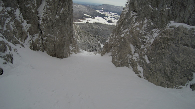 Variante: in Felsen eingerahmter Pulverschnee
