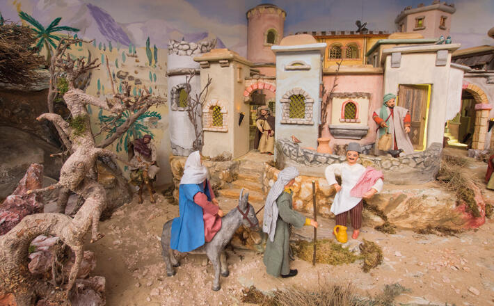 Szene der Herbergssuche in der Gazjahreskrippe Piding