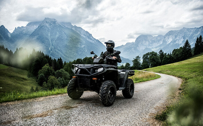 Der Rathausplatz Bad Reichenhall mit dem Wittelsbacherbrunnen