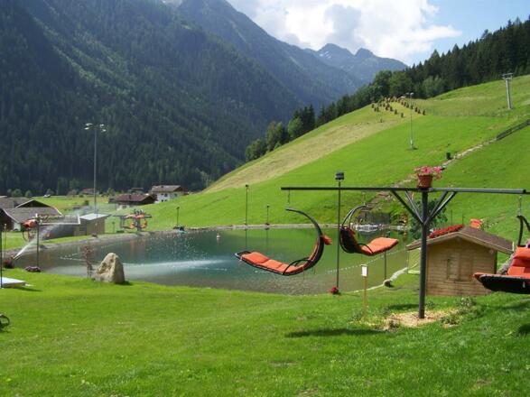 Panoramakarrussel am Gesundheits-See Stubaital