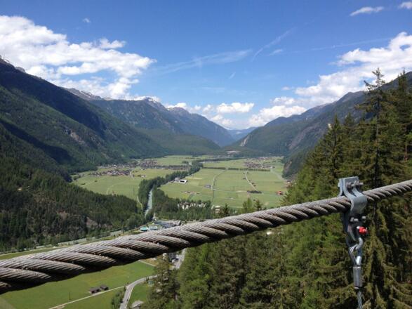 Hängebrücke am Burgstein Sommer