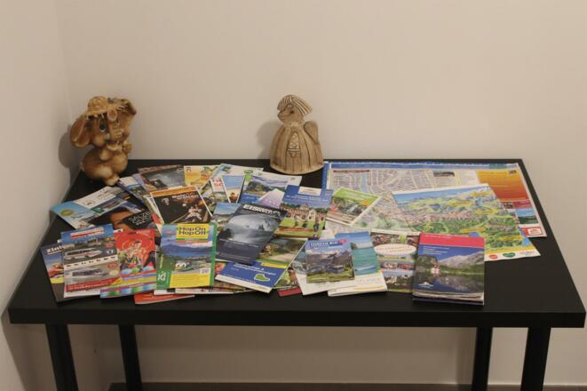 Ausflugziele Infotisch im Vorhaus